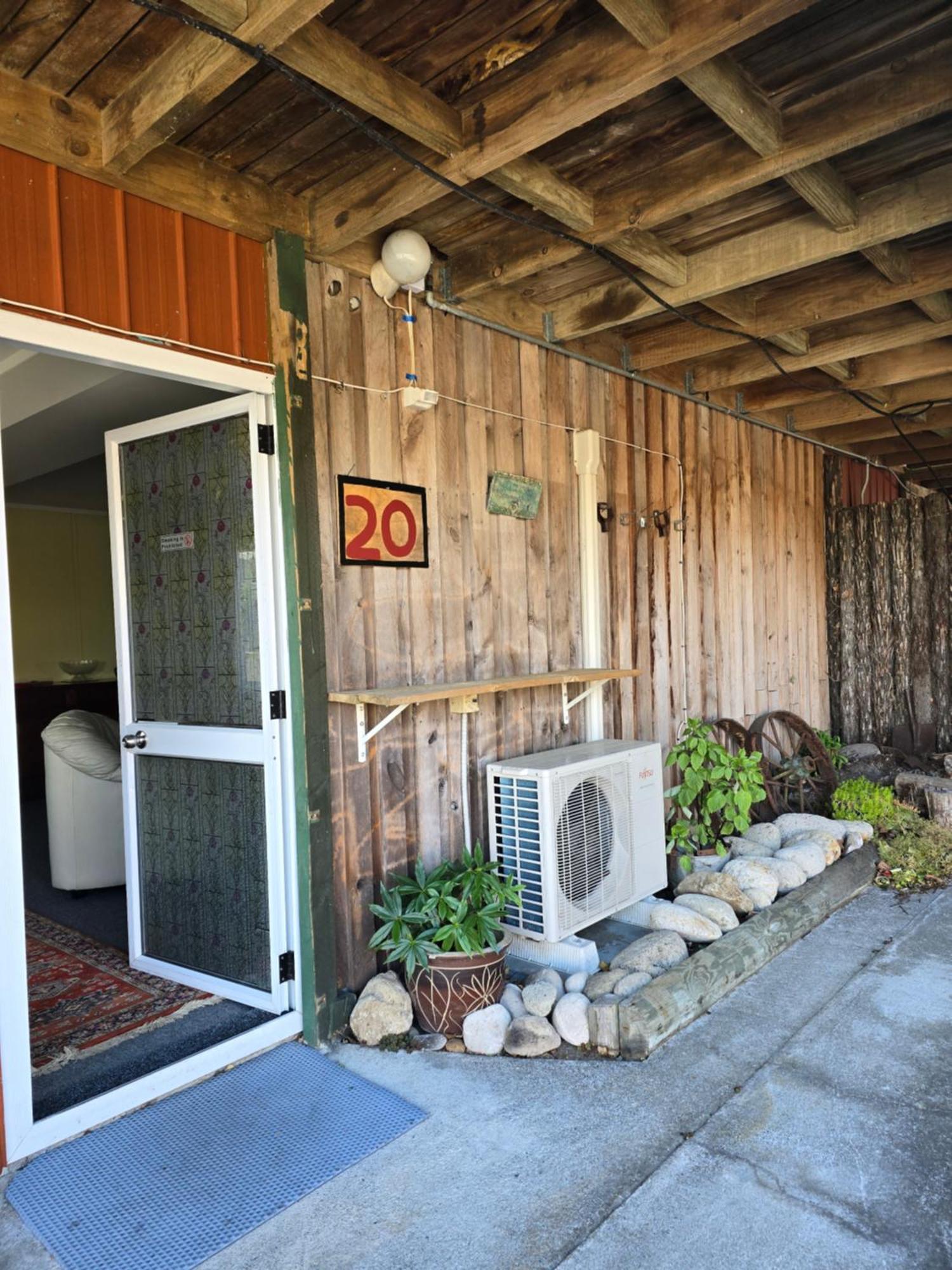 The Redbarn Villa Turangi Luaran gambar